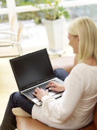 Internetportal_Frau_Laptop